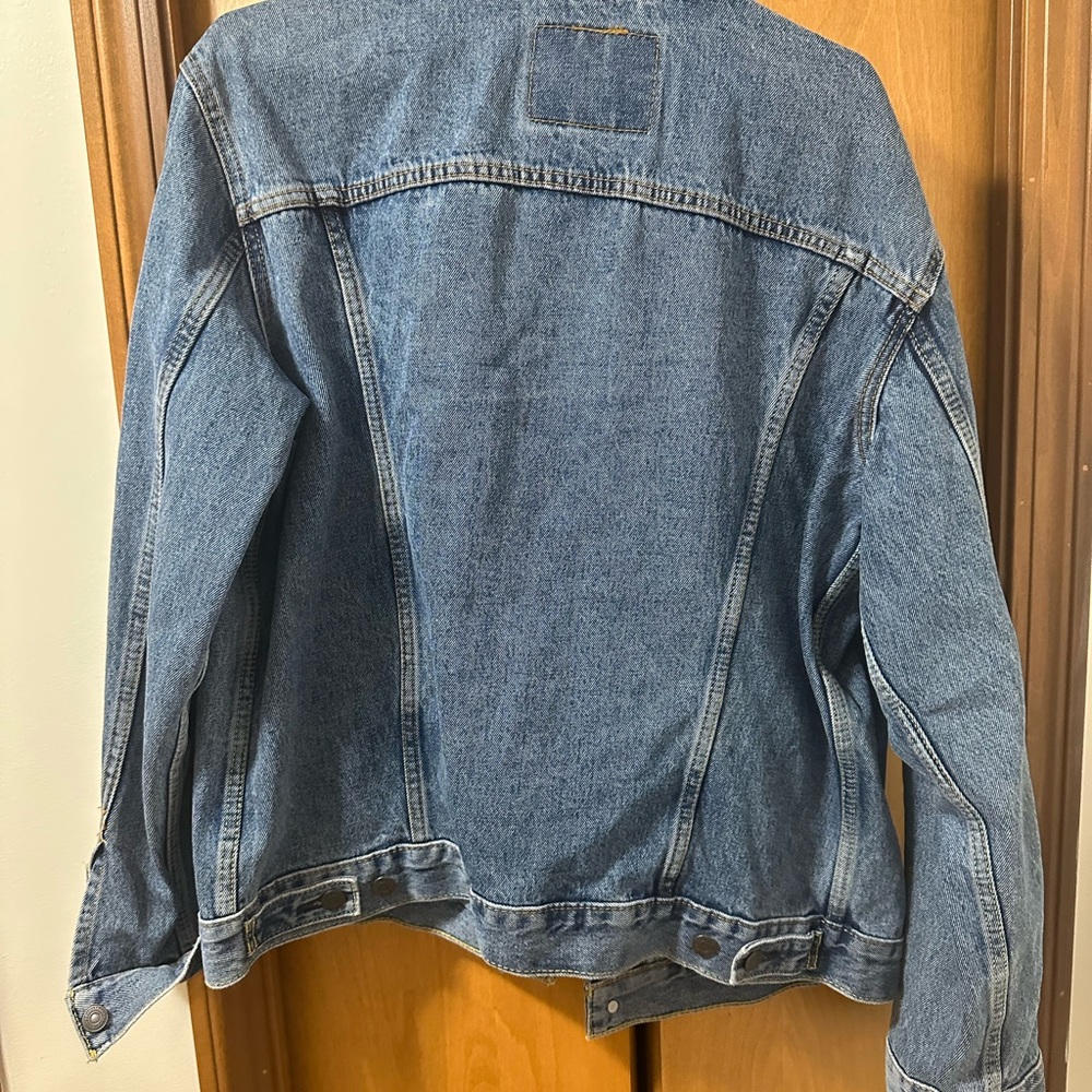 Men’s large Levi denim jacket.